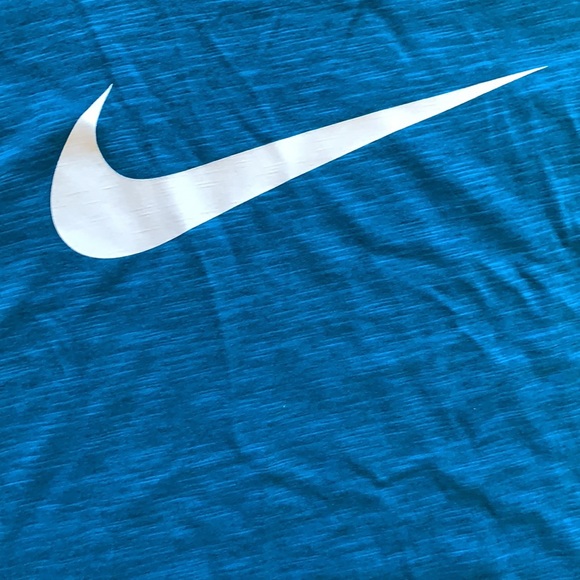 Nike Dri-Fit Workout Tee EUC - Picture 3 of 3